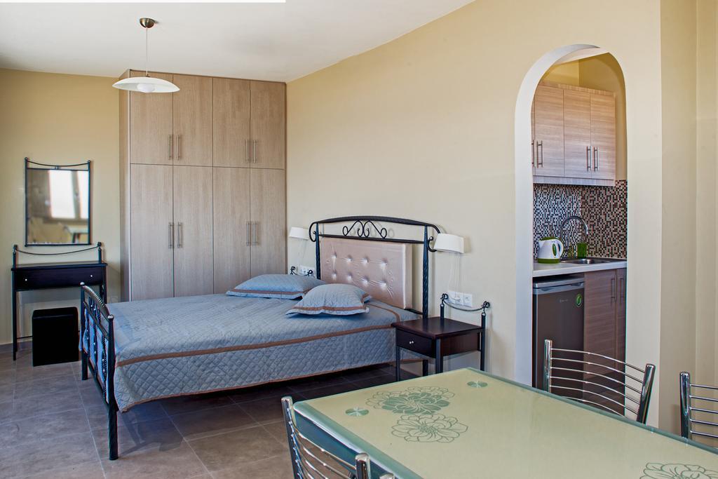 Santa Rinoula Suites Sea Sunset Views Adults Only ميغالوخوري المظهر الخارجي الصورة