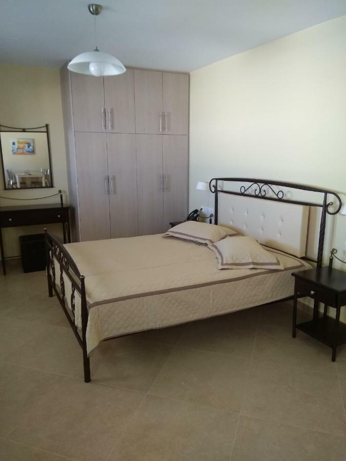 Santa Rinoula Suites Sea Sunset Views Adults Only ميغالوخوري المظهر الخارجي الصورة