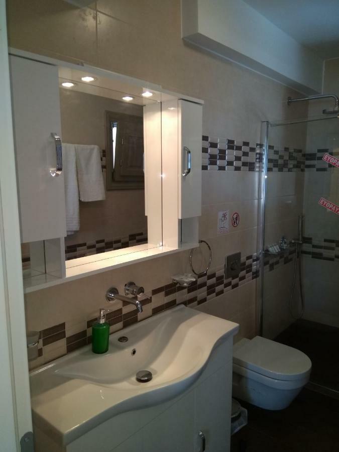 Santa Rinoula Suites Sea Sunset Views Adults Only ميغالوخوري المظهر الخارجي الصورة